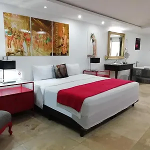 Essenzia De *** Cancún