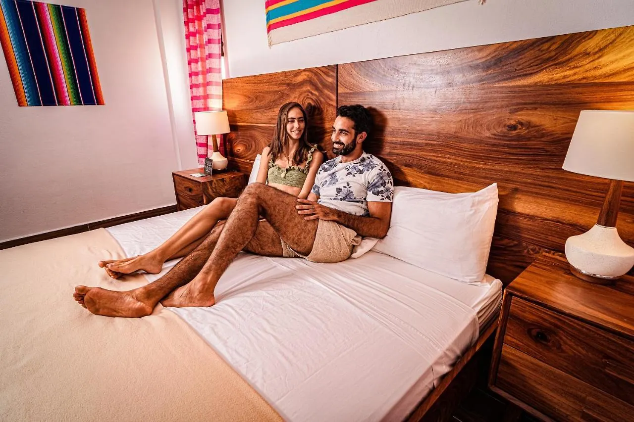 Nomads Party Hotel Cancun 4*,